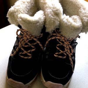 Náutica outdoor winter boots Size 6